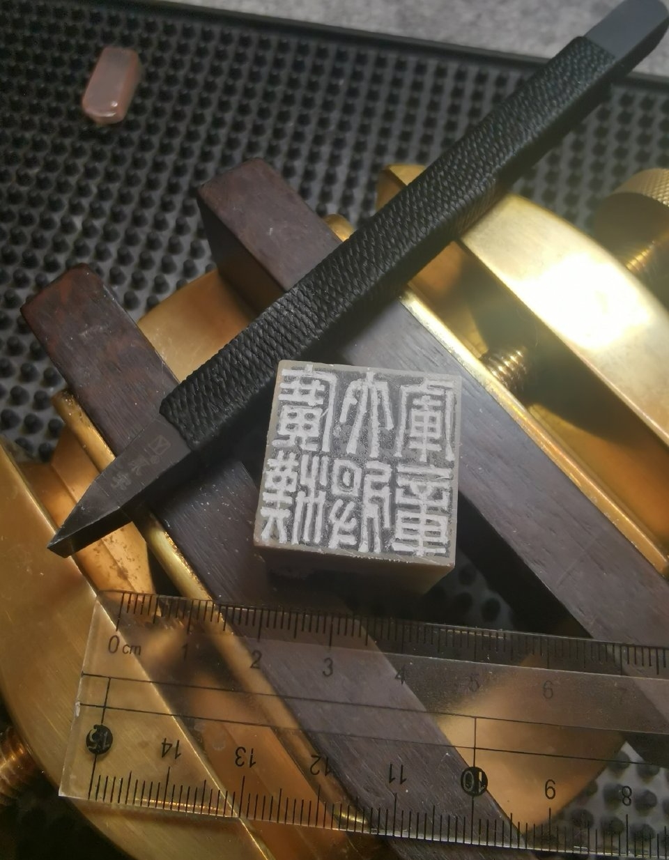 italki 【Seal Cutting 篆刻】 The art of seal cutting is a combination of