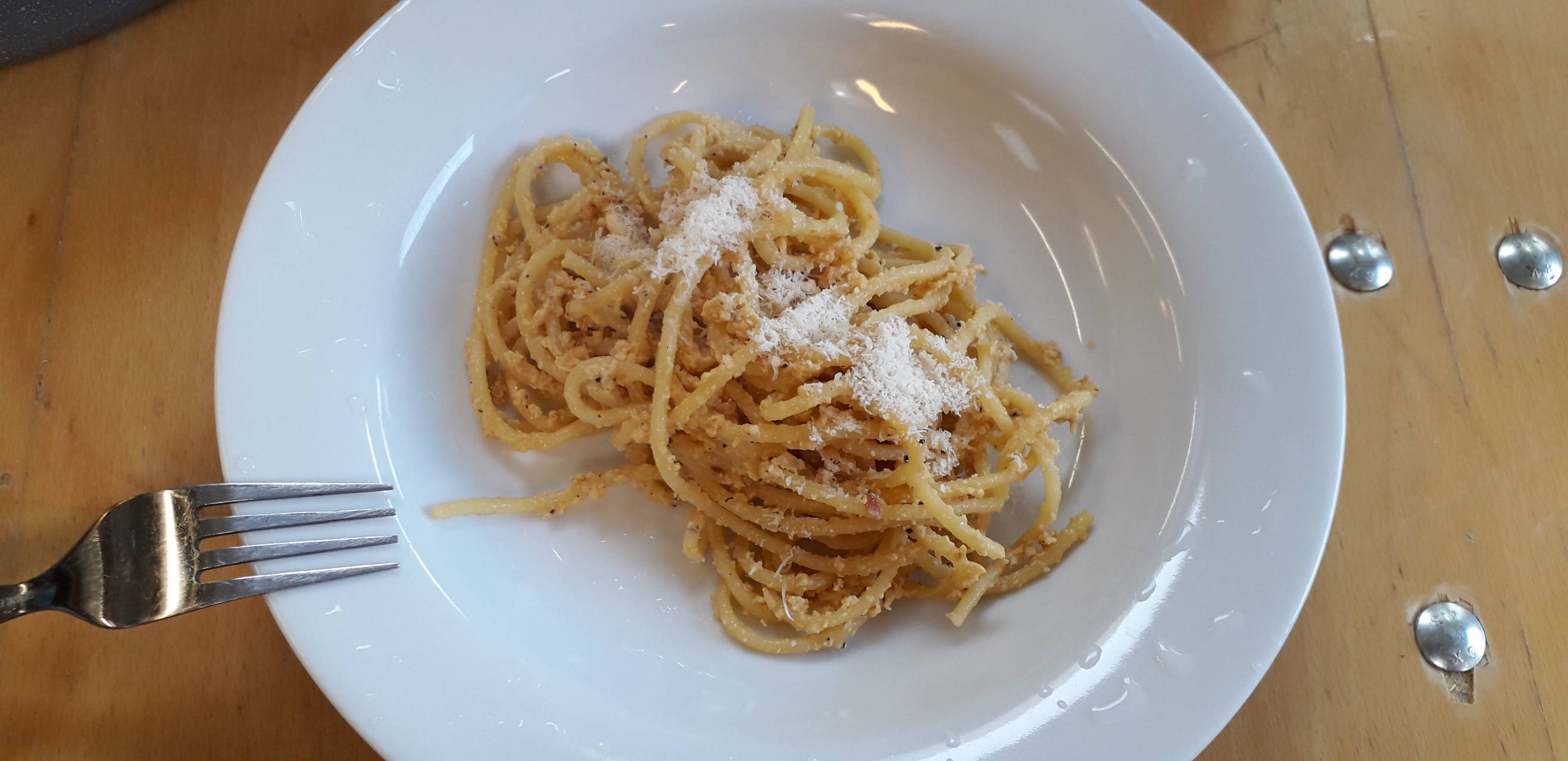 italki - Heute machte ich Spaghetti Carbonara als Mittagessen. Das Essen  ist einfach und lecker. Zuerst habe